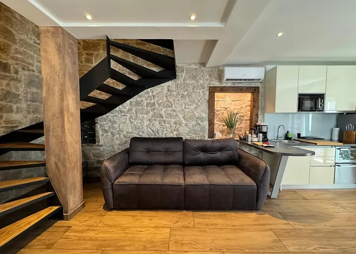 Luxury Apt Petra In 400 Year Old Stone House 4+2
