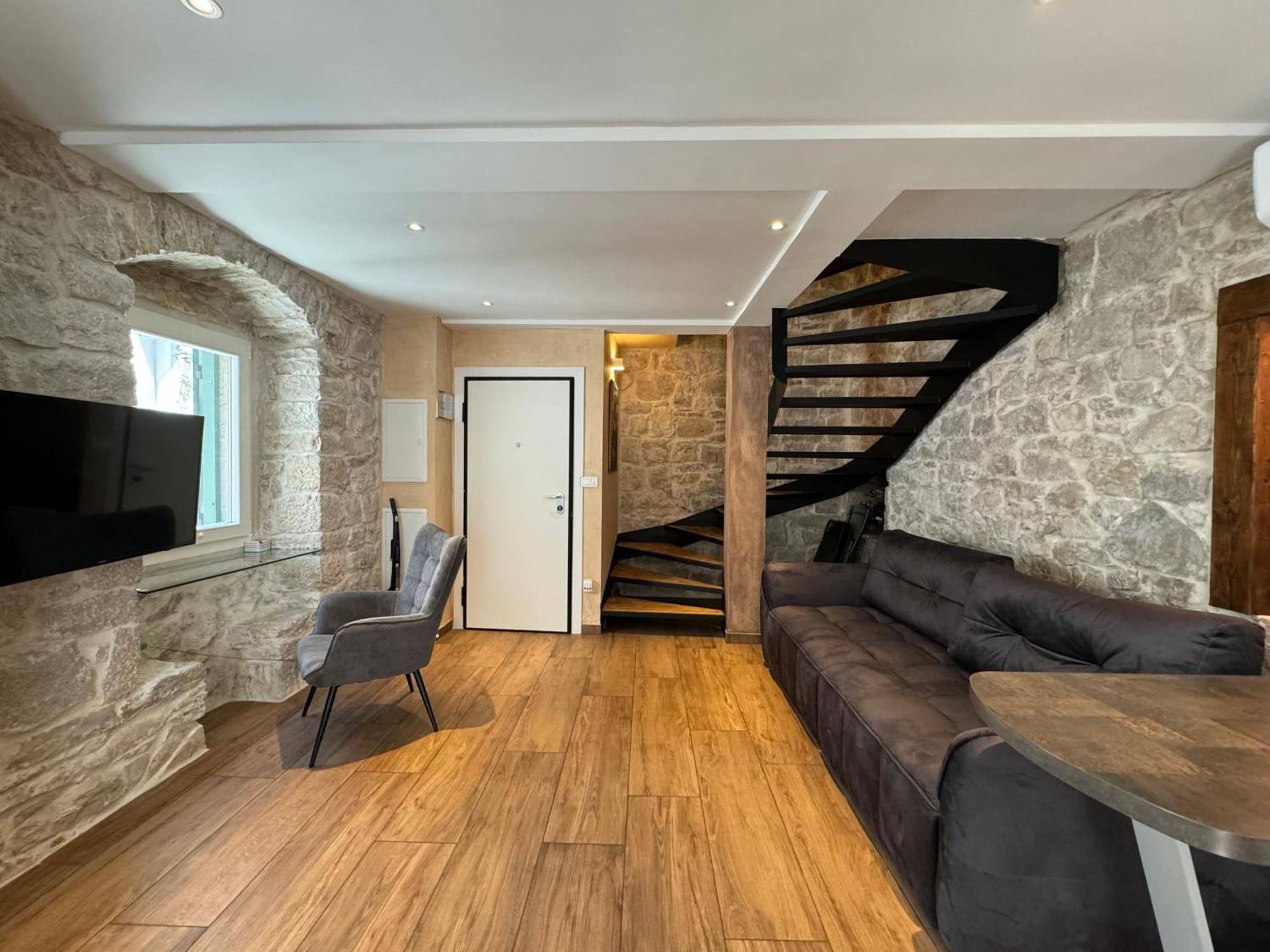 Luxury Petra In 400 Year Old Stone House 4+2 Spalato